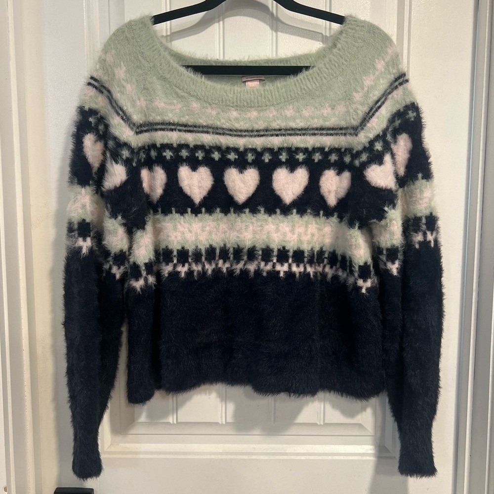 Victoria's‎ Secret Navy Cream Fair Isle Heart Pattern Fuzzy Sweater. Size Medium